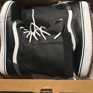 Vans / men’s / winter boots / standard Snow MTE / 12